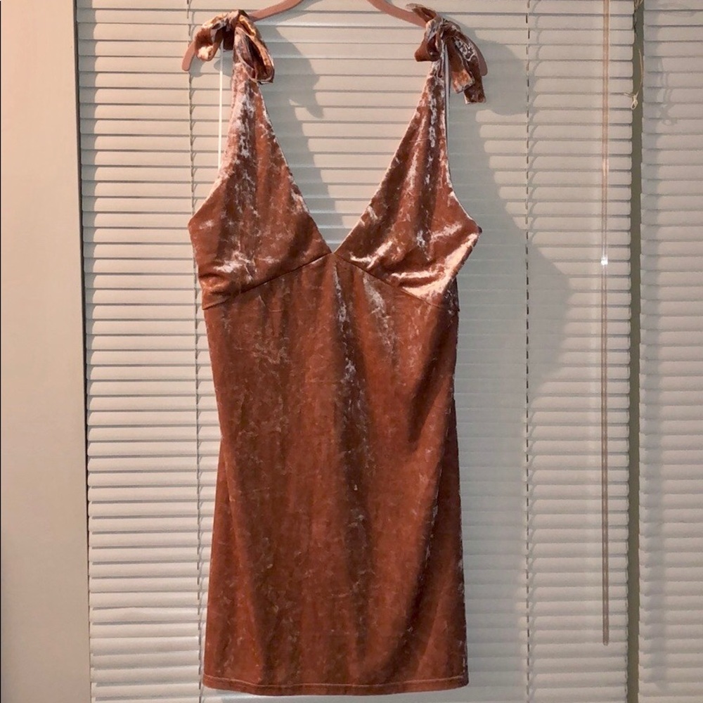 🎁 Gorgeous dress by DIVIDED by H&M